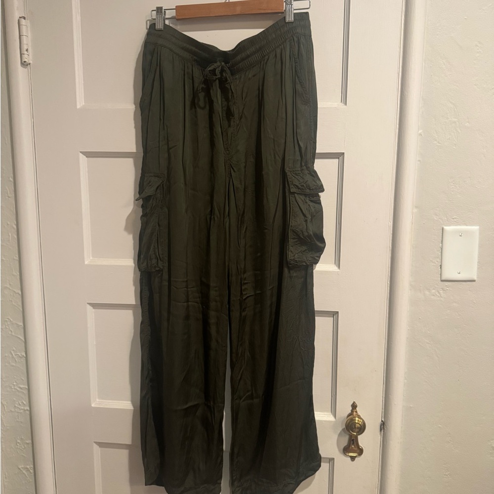 Aerie Shine Cargo Skater Pants in olive green